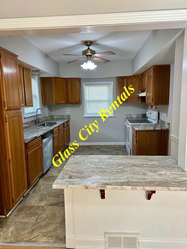 4351 Willys Pkwy