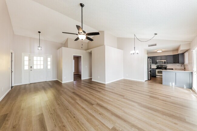 Photo - 515 W Montoya Ln