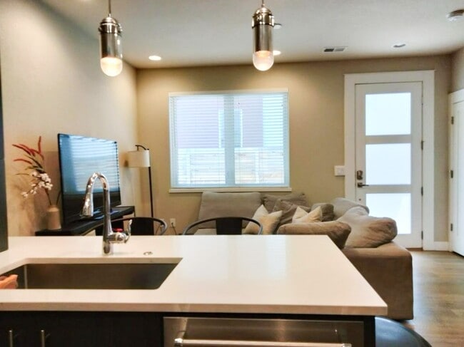 Photo - Beautiful 3 bedroom 2.5 bathroom condo MOVE IN SPECIAL