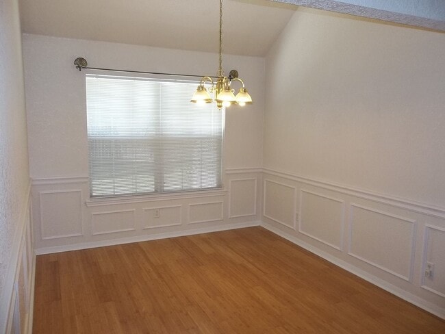 Photo - 4 BEDROOM, CONVENIENT LOCATION