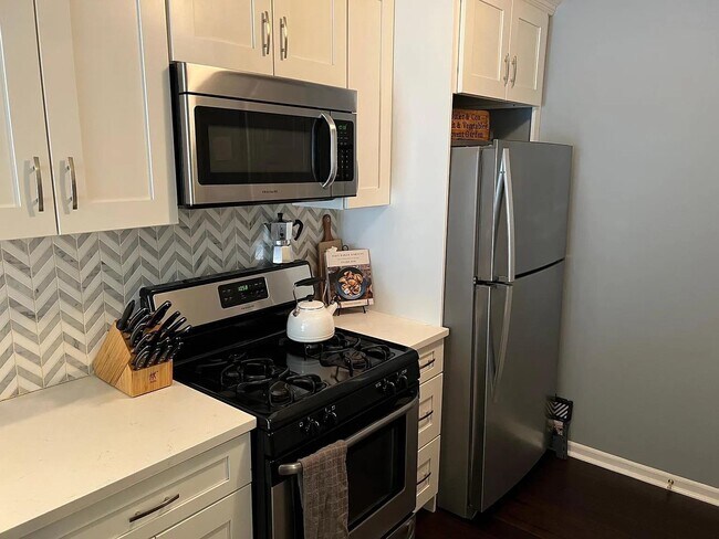 Photo - 253 Riveredge Dr