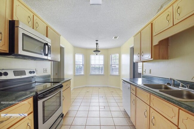 1948 Kingston Ln