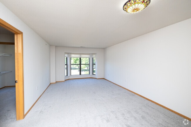 2BR, 2BA - 1,036SF - Living Room