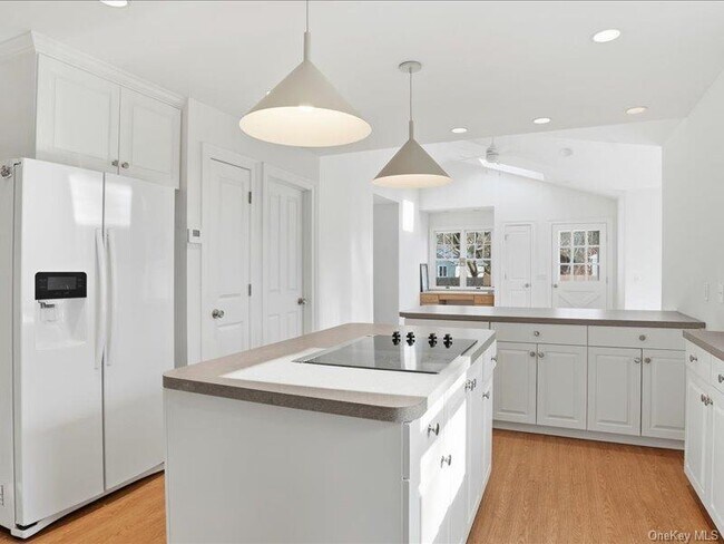 Photo - 12 Summit Blvd