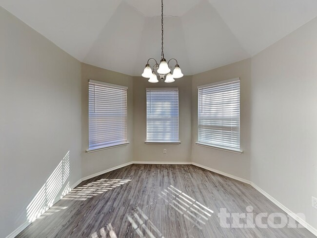 Photo - 1615 Hillside Dr