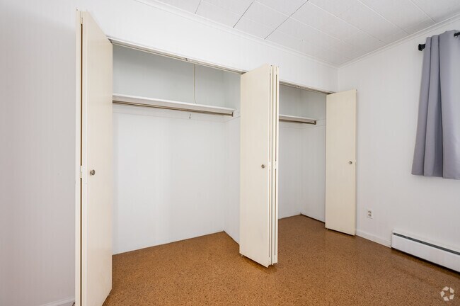 1BR, 1BA - 750SF - Bedroom Closet