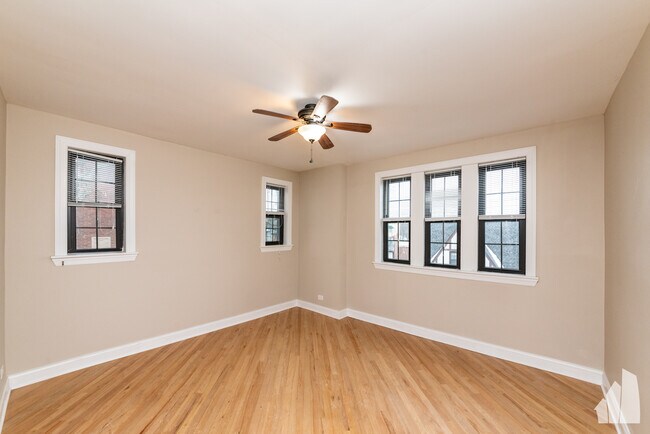 Photo - 894 Green Bay Rd