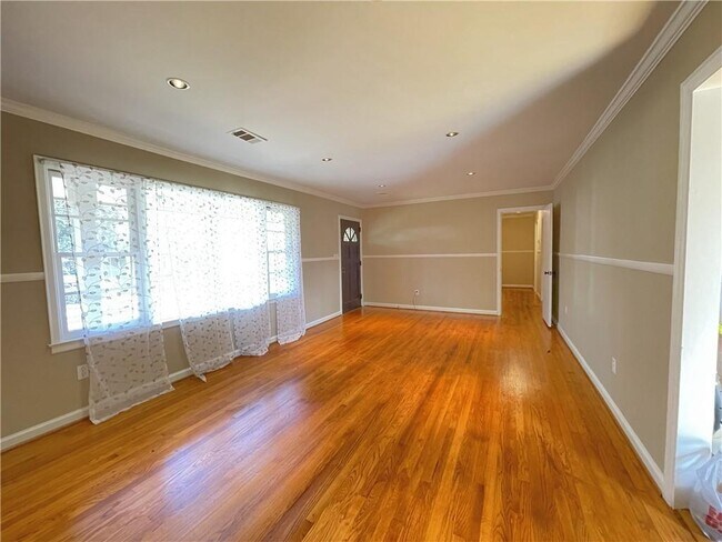 Photo - 1059 Jolly Ave