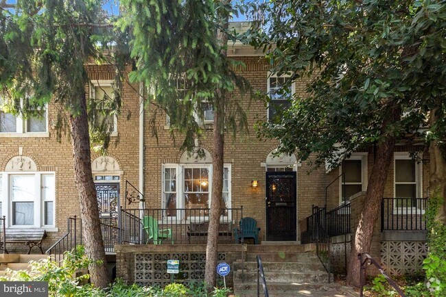 Building Photo - 1006 Quebec Pl NW Rental