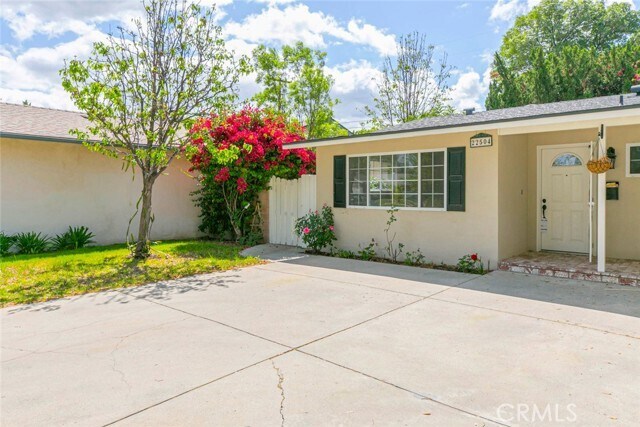 Photo - 22504 Hartland St Casa