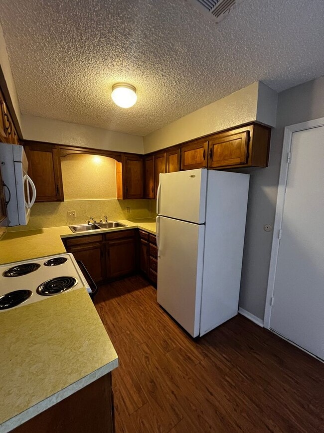Photo - Beautiful duplex with a one car garage and 1 covered space!