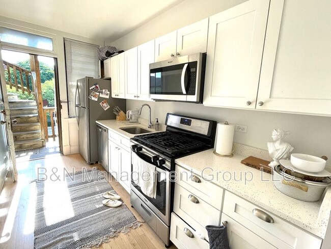 Photo - 912 W Oakdale Ave Unidad #3N Rental