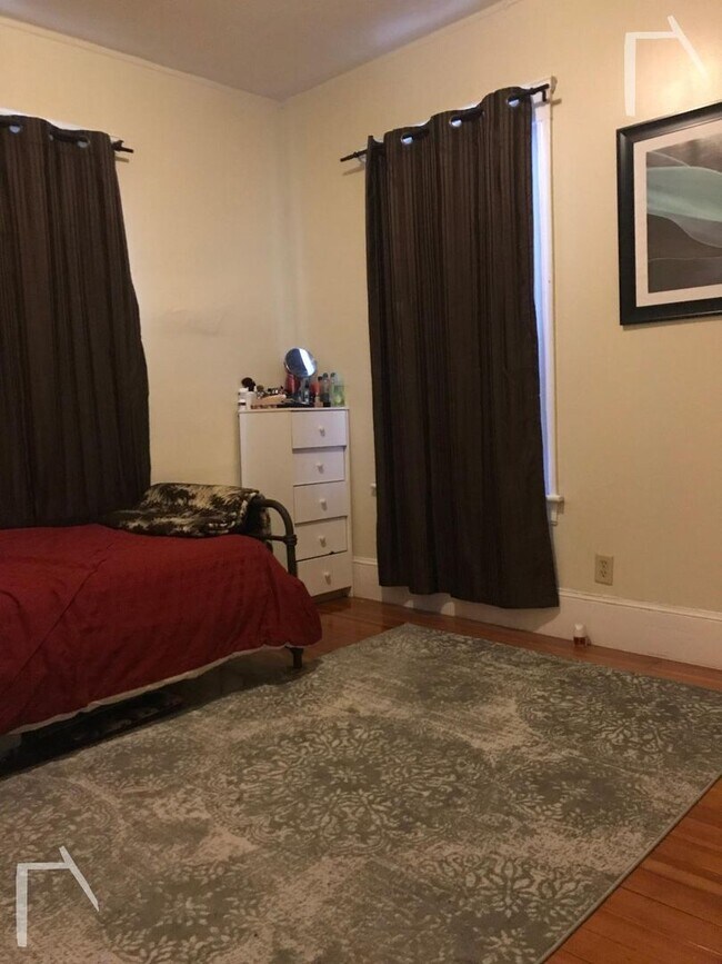 Photo - 9/1 No Fee! Spacious 3BR/1.5BA apartment near Washington Sq