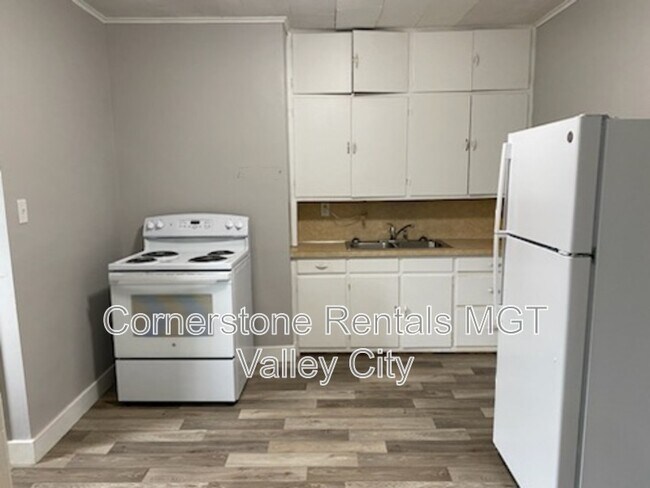 Photo - 208 5th Ave SW