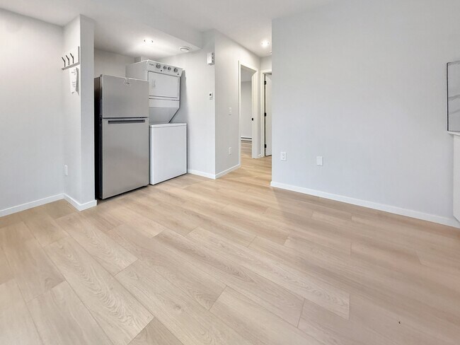 Photo - 9303-9123 123 Ave NW