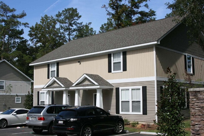 Building Photo - Hamptons on High – 4 Bedroom / 4 Bathroom Student Townhome Near FSU & TSC!