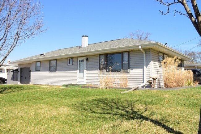 Building Photo - 903 Porter St