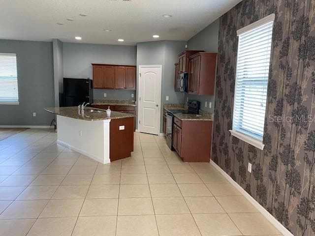 Photo - 610 Silverthorn Pl