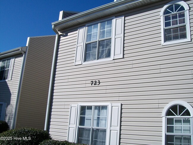 Building Photo - 723 Bragg Dr Unit Apt C