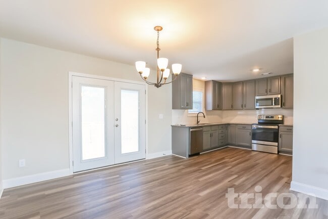 Photo - 209 Hampton Oaks Cir