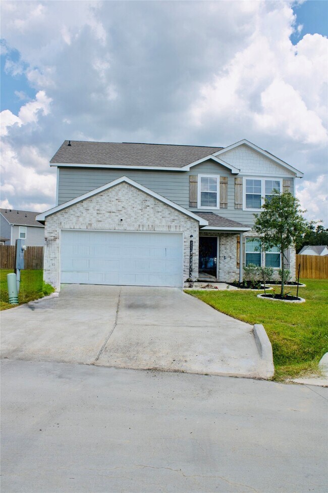 Photo - 2224 Cedar Vly Dr House