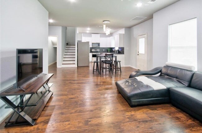 Photo - 3510 Oleander Ave