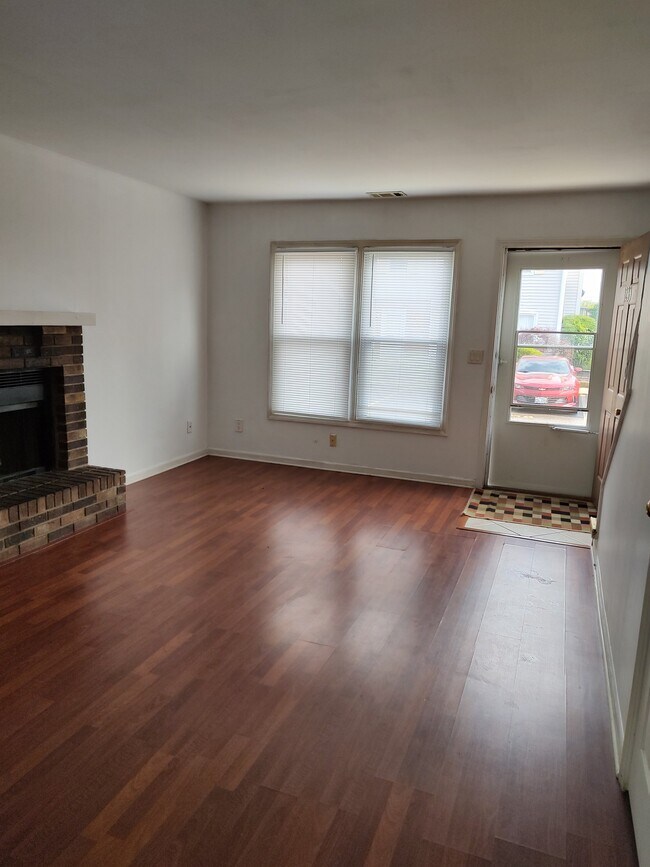 1233 Marywood Ct Townhome Townhome Rental in Aurora IL