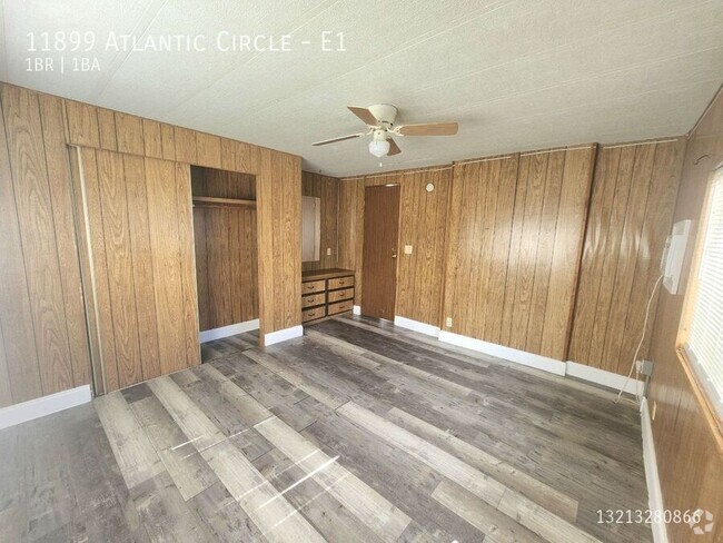 Building Photo - Full size studio 1/1 covered parking in We... Unit E1 Rental