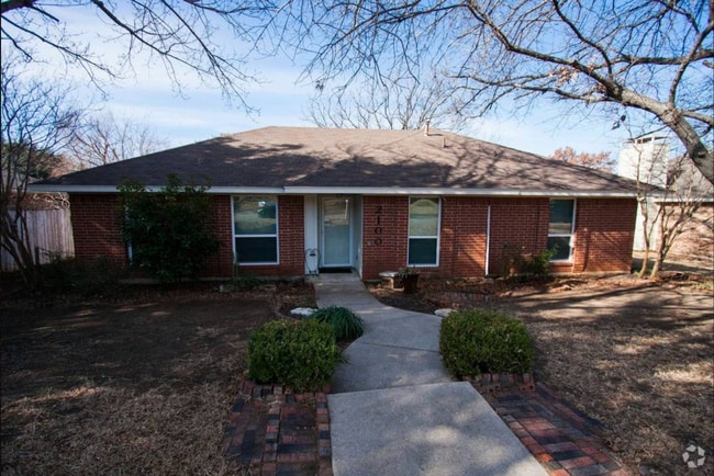 Front of House - 2100 Camellia St Rental