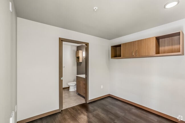 2BR, 2BA - 909SF - Bedroom