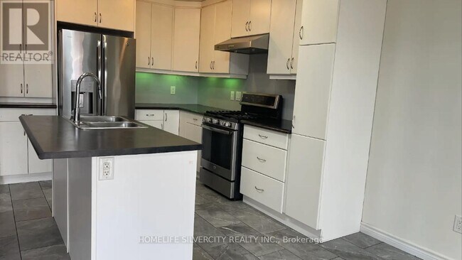 Photo - 1921 Frederick Crescent