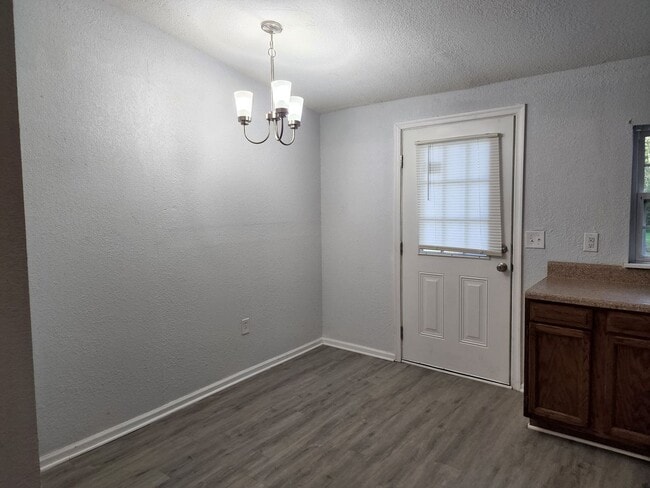 Building Photo - 2043 Maywood St Unit 2043 Maywood  A