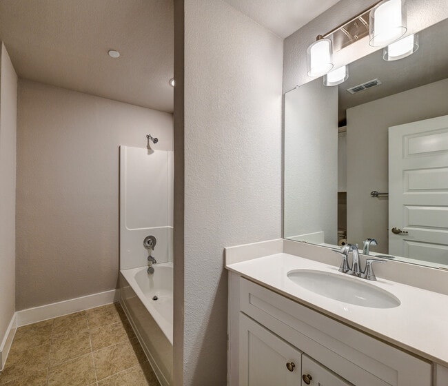 Photo - 1218 Chestnut Ct