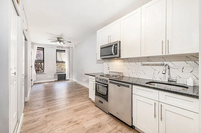 448 W 46th ST - 448 W 46th ST Unidad 2RW