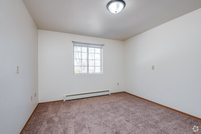 1BR, 1BA - 870SF - Bedroom