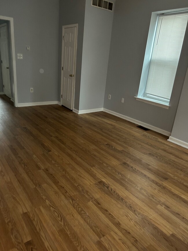 Photo - 1122 W 6th St