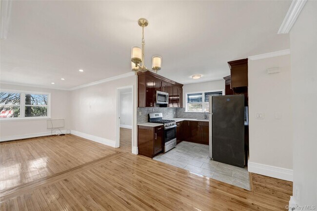 4392 Carpenter Ave