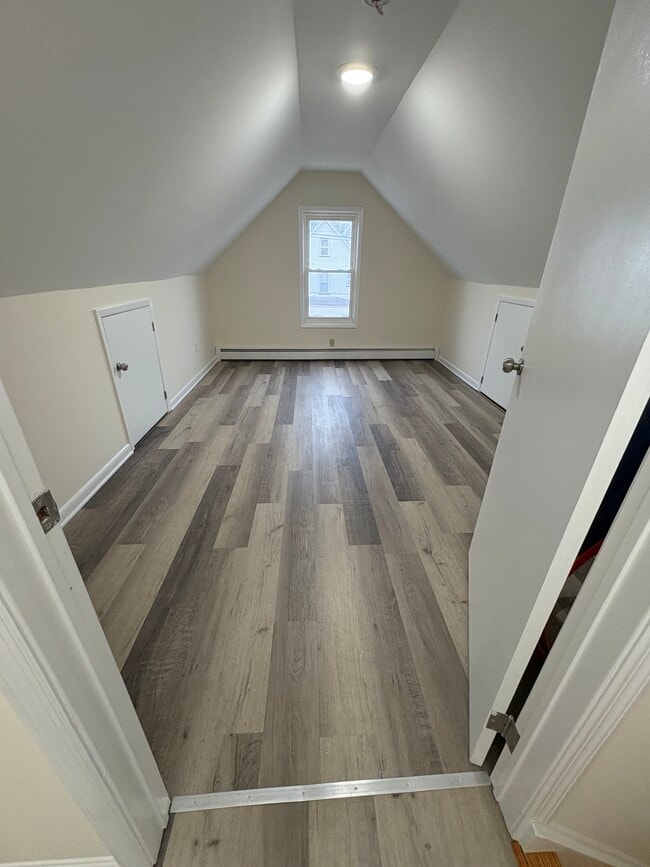 Building Photo - 305 W Clay Ave Unit 2