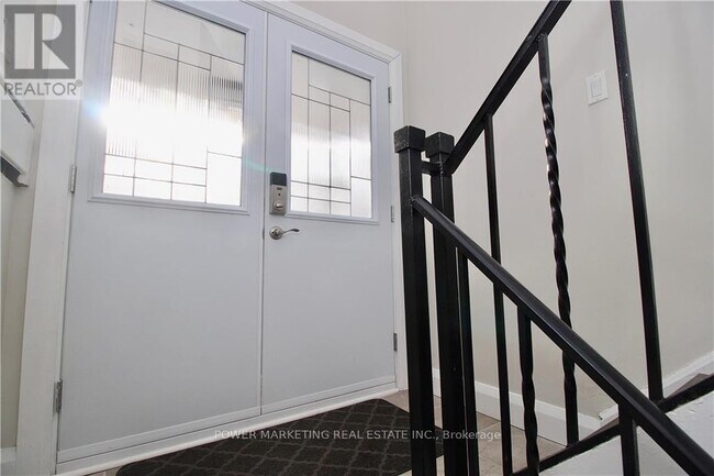 Photo - 89 Carillon St