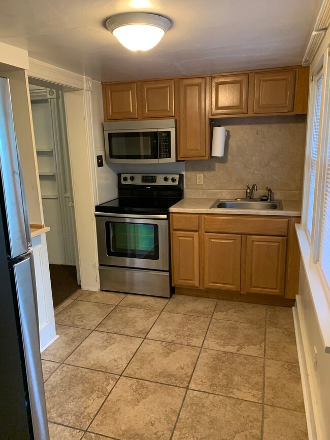 Building Photo - 30 Grampian Blvd Unit 1 Rental