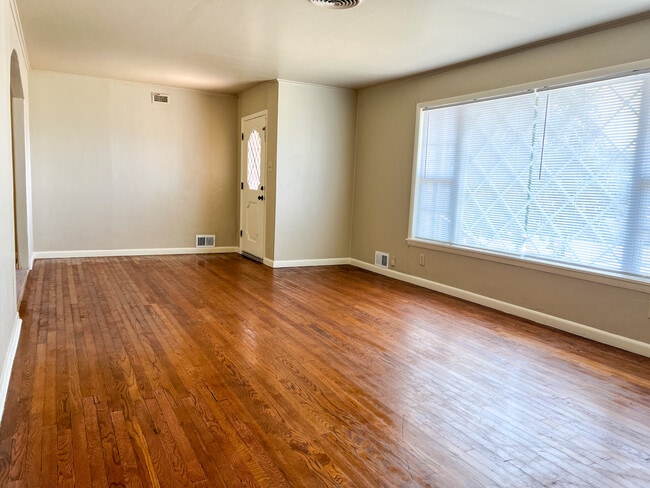 Photo - 2225 S Dallas St