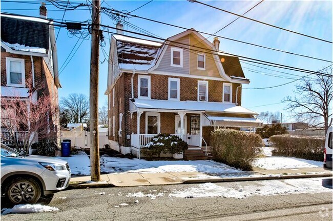 Building Photo - 827 Aubrey Ave Rental