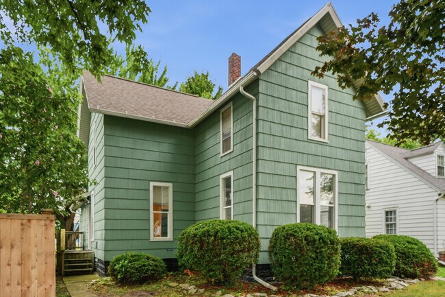 334 W 9th St Unit 1