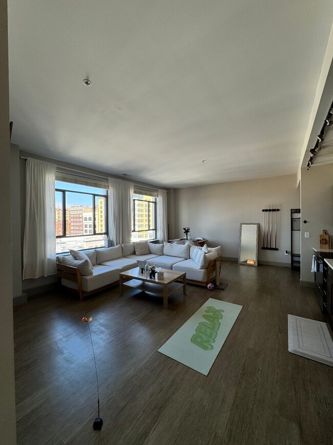 Photo - 51 N High St Unidad 810