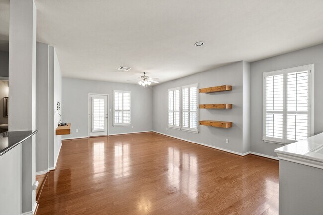 Photo - 5314 Schuler St