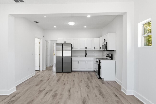 Photo - 1826 19th St S