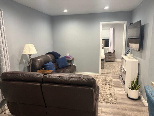 Photo - 4837 Gardena Ave Unit 4837