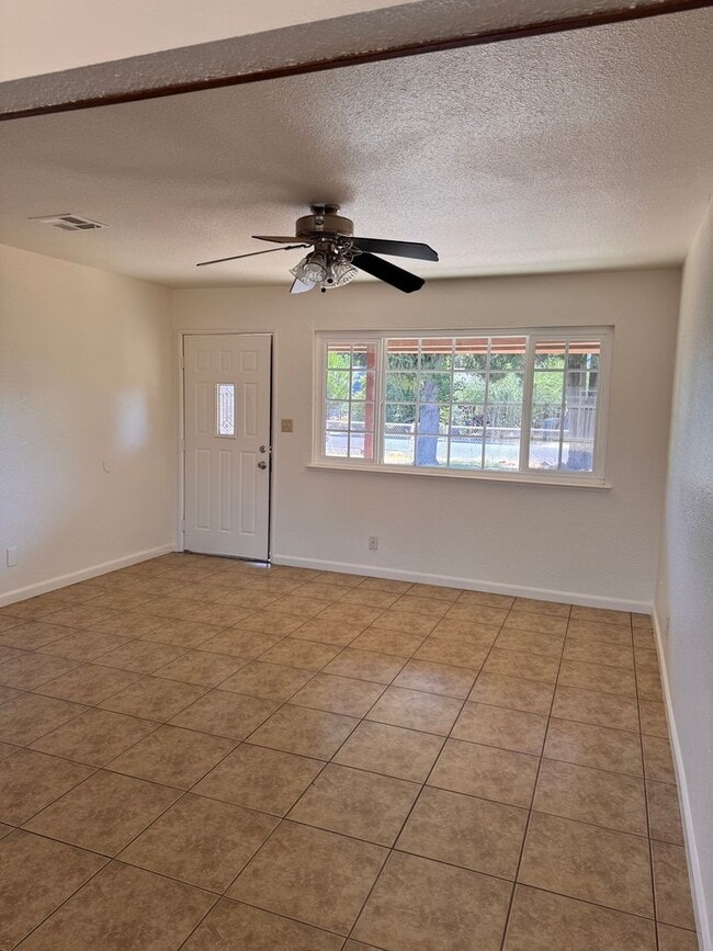 Photo - 4 Bedroom 2 Bath Ranch Style Home in Lemoore