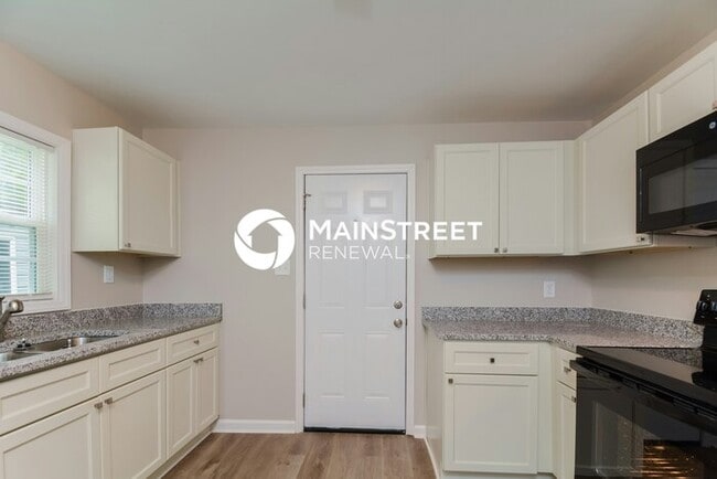 2 Bedroom Pet-Friendly Home in Hillsborough, NC with Main Street Renewal