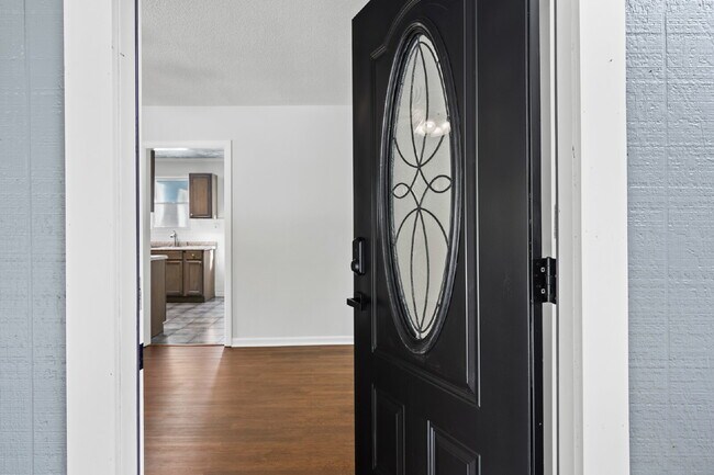 Photo - 3 bed 1 bath ranch with large storage/workshop building